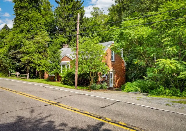 Photo 3 of Single family home for sale at 290 Sewickley Oakmont Rd, Ross Twp, PA 15237 | MLS# 1769191 | Listing updated on 2026-08-13