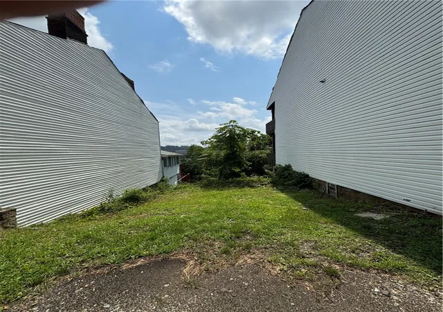Photo 3 of Single family home for sale at 863 Vista St, East Allegheny, PA 15212 | MLS# 1769777 | Listing updated on 2026-08-16