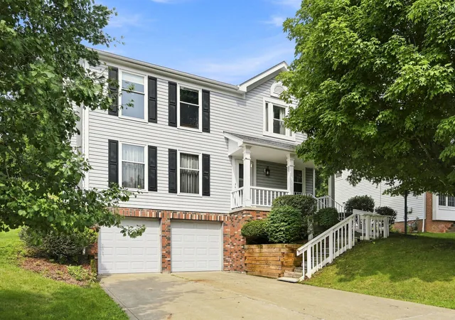 Photo 2 of Single family home for sale at 215 Leaside Dr, Monroeville, PA 15146 | MLS# 1769803 | Listing updated on 2026-08-28