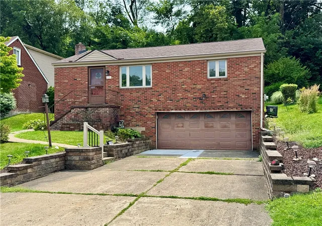 Photo 1 of Single family home for sale at 118 Sunrise Dr, Pleasant Hills, PA 15236 | MLS# 1769818 | Listing updated on 2026-08-28