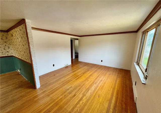 Photo 3 of Single family home for sale at 118 Sunrise Dr, Pleasant Hills, PA 15236 | MLS# 1769818 | Listing updated on 2026-08-28