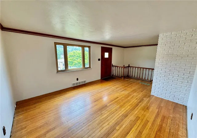 Photo 3 of Single family home for sale at 118 Sunrise Dr, Pleasant Hills, PA 15236 | MLS# 1769818 | Listing updated on 2026-09-24