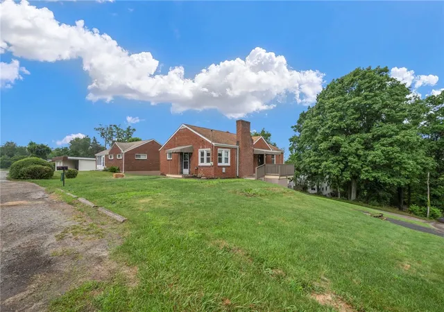Photo 3 of Single family home for sale at 3802 Grant St, South Park, PA 15129 | MLS# 1769829 | Listing updated on 2026-08-27