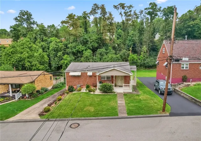 3rd image of 246 Northmont Dr, Penn Hills, PA 15147 | MLS# 1769693