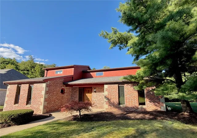 Photo 3 of Sale Pending at 1147 Oakwood Dr, Jefferson Hills, PA 15025 | MLS# 1769599 | Listing updated on 2026-08-26