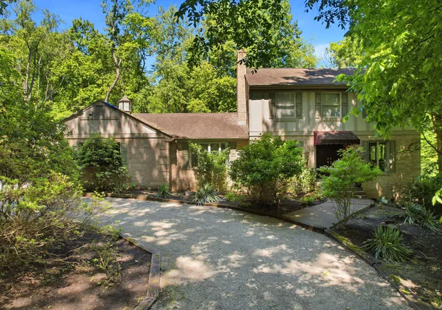Photo 1 of Single family home for sale at 571 Flower Hl Ln, Fox Chapel, PA 15238 | MLS# 1769871 | Listing updated on 2026-08-25