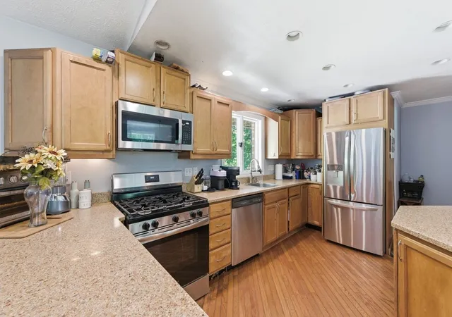 Photo 5 of Single family home for sale at 571 Flower Hl Ln, Fox Chapel, PA 15238 | MLS# 1769871 | Listing updated on 2026-08-25