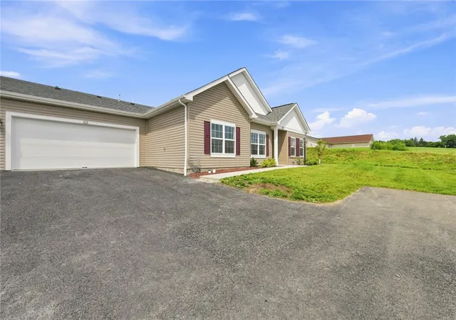 Photo 3 of Condo for sale at 2083 S Links Ave, Center Twp, PA 16001 | MLS# 1769870 | Listing updated on 2026-08-16