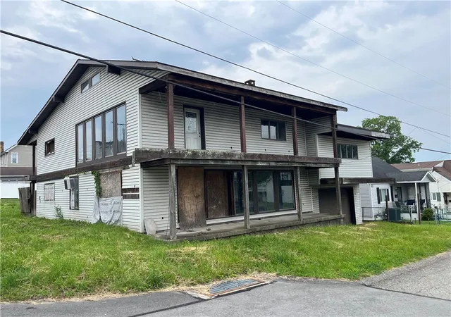 Photo 3 of Single family home for sale at 346 Hill St, Belle Vernon, PA 15012 | MLS# 1769839 | Listing updated on 2026-08-14