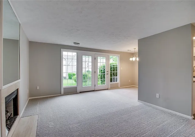 Photo 4 of Sale Pending at 2 Greenwich Ct, Oakmont, PA 15139 | MLS# 1769882 | Listing updated on 2026-08-22