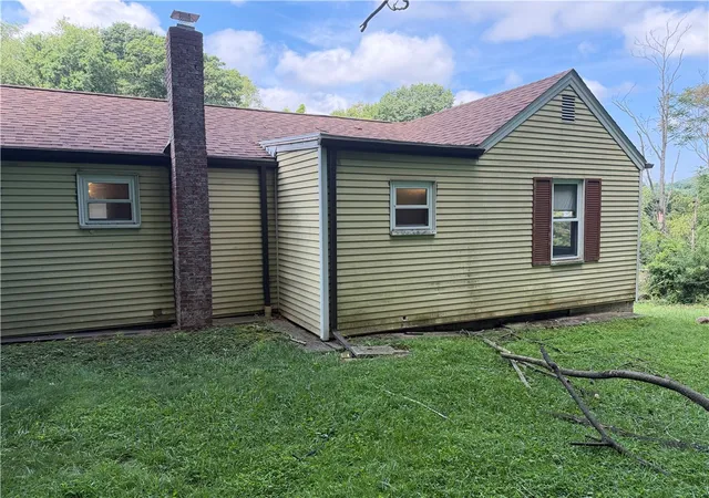 Photo 4 of Single family home for sale at 1504 Schweitzer Rd, Elizabeth Twp/boro, PA 15135 | MLS# 1769889 | Listing updated on 2026-09-22