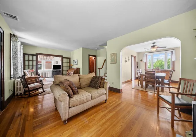 Photo 4 of Single family home for sale at 310 Morrison Dr, Mt Lebanon, PA 15216 | MLS# 1769910 | Listing updated on 2026-10-05