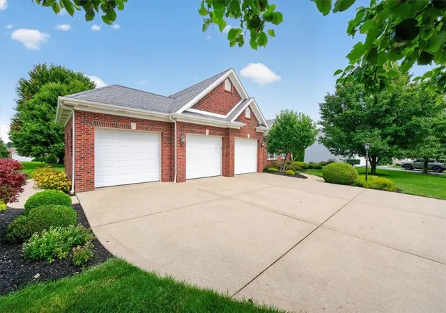 Photo 3 of Sale Pending at 375 Violet Ct, Clinton Twp, PA 16056 | MLS# 1769843 | Listing updated on 2026-08-19