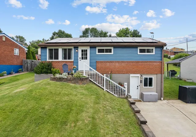 Photo 1 of Single family home for sale at 33 Claireview Dr, Scott Twp, PA 15106 | MLS# 1769920 | Listing updated on 2026-08-23