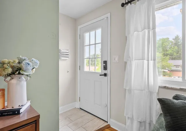 Photo 2 of Single family home for sale at 33 Claireview Dr, Scott Twp, PA 15106 | MLS# 1769920 | Listing updated on 2026-08-23