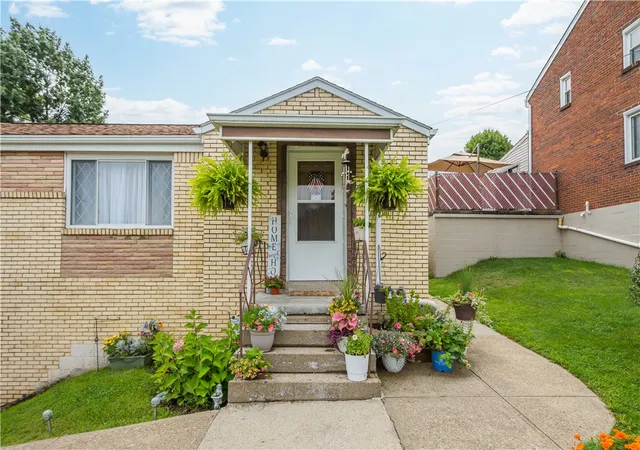 Photo 2 of Single family home for sale at 308 Ruthwood Ave, Baldwin Boro, PA 15227 | MLS# 1769720 | Listing updated on 2026-08-23