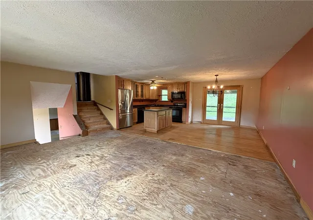 Photo 2 of Single family home for sale at 631 Wellington Dr, Hempfield Twp, PA 15601 | MLS# 1769763 | Listing updated on 2026-08-21