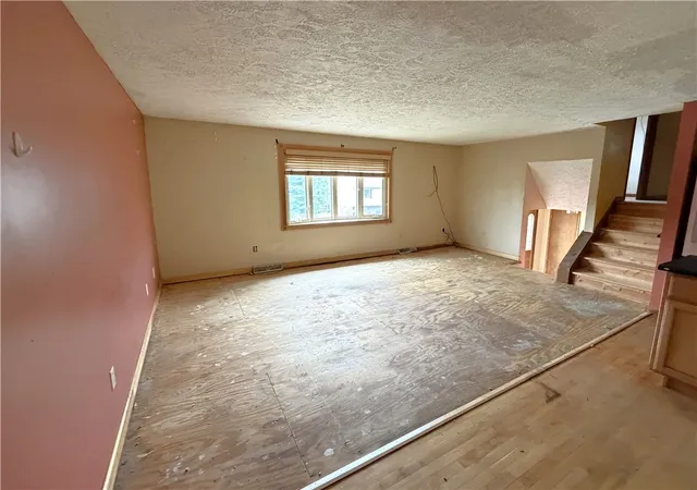 Photo 3 of Single family home for sale at 631 Wellington Dr, Hempfield Twp, PA 15601 | MLS# 1769763 | Listing updated on 2026-08-21