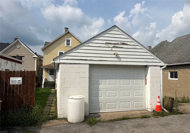 Photo 2 of Sale Pending at 319 Wayne Ave, Ellwood City, PA 16117 | MLS# 1769875 | Listing updated on 2026-08-24