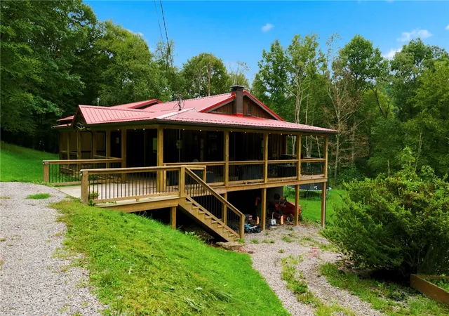 Photo 1 of Single family home for sale at 1393 Mateer Rd, Wayne Twp, PA 16222 | MLS# 1769952 | Listing updated on 2026-08-15