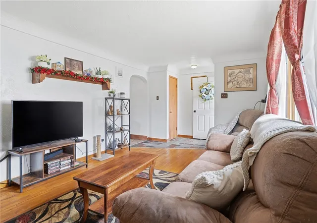 Photo 5 of Sale Pending at 725 Broad St, Mt Pleasant Twp, PA 15666 | MLS# 1769950 | Listing updated on 2026-08-21