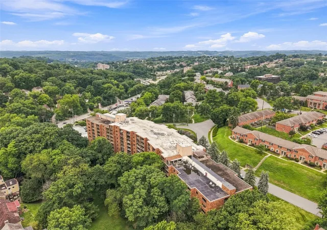 Listing Photo 2 - Condo for sale in building located at 1500 Cochran Rd, Pittsburgh, PA 15243 - Unit #409