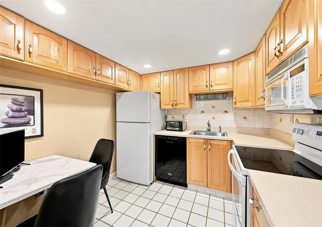 Photo 3 of Condo for sale at 1500 Cochran Rd #409, Scott Twp, PA 15243 | MLS# 1769813 | Listing updated on 2026-08-15