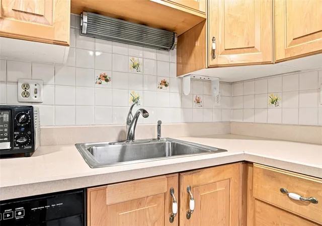Photo 4 of Condo for sale at 1500 Cochran Rd #409, Scott Twp, PA 15243 | MLS# 1769813 | Listing updated on 2026-08-15