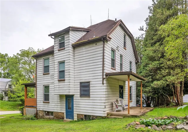 Photo 3 of Single family home for sale at 1262 Hancock Ave, Vandergrift, PA 15690 | MLS# 1768392 | Listing updated on 2026-09-20