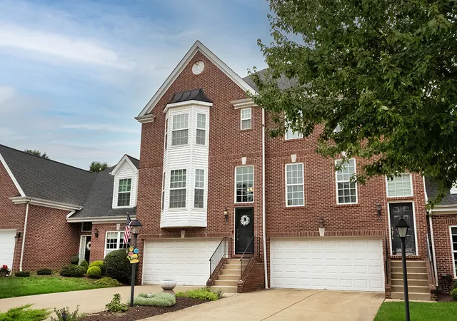 Townhouse for sale at 575 E Vanderbilt Dr, Adams Twp, PA 16046 | MLS# 1769973