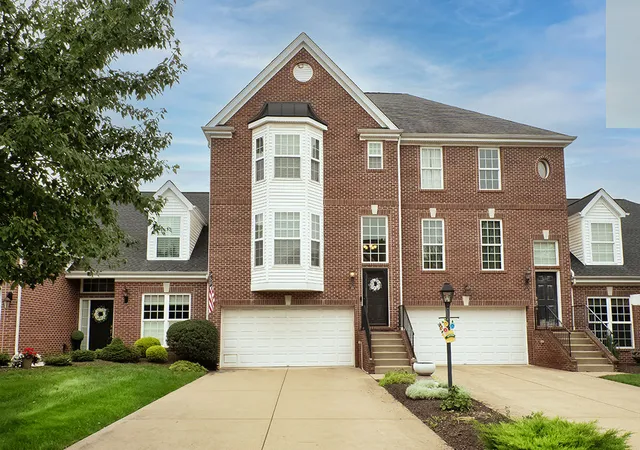 Photo 2 of Townhouse for sale at 575 E Vanderbilt Dr, Adams Twp, PA 16046 | MLS# 1769973 | Listing updated on 2026-08-30