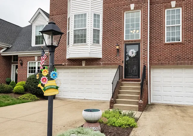 Photo 3 of Townhouse for sale at 575 E Vanderbilt Dr, Adams Twp, PA 16046 | MLS# 1769973 | Listing updated on 2026-08-30