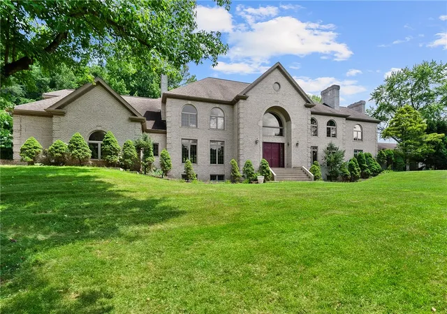 Photo 3 of Single family home for sale at 1060 Fox Chapel Rd, Fox Chapel, PA 15238 | MLS# 1769762 | Listing updated on 2026-08-29