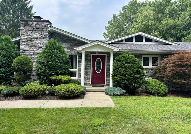 Photo 2 of Single family home for sale at 157 Randall Dr, Neshannock Twp, PA 16105 | MLS# 1770019 | Listing updated on 2026-08-19