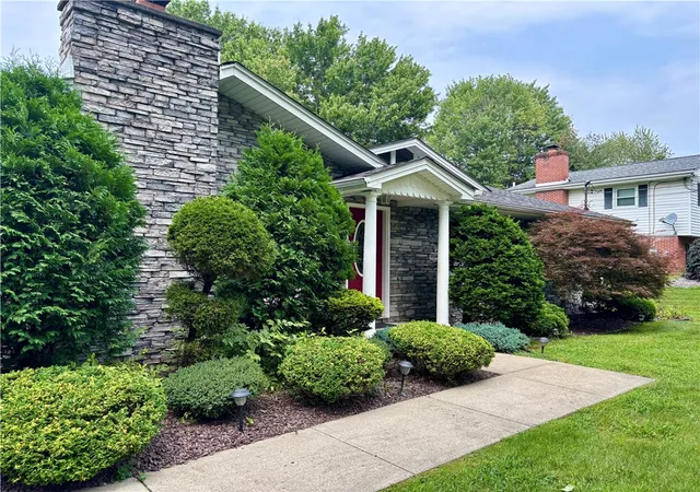 Photo 3 of Single family home for sale at 157 Randall Dr, Neshannock Twp, PA 16105 | MLS# 1770019 | Listing updated on 2026-08-19