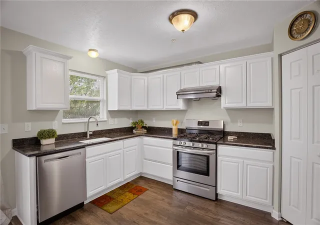 Photo 4 of Townhouse for sale at 202 Ascot Ct, Moon/crescent Twp, PA 15108 | MLS# 1770045 | Listing updated on 2026-08-27