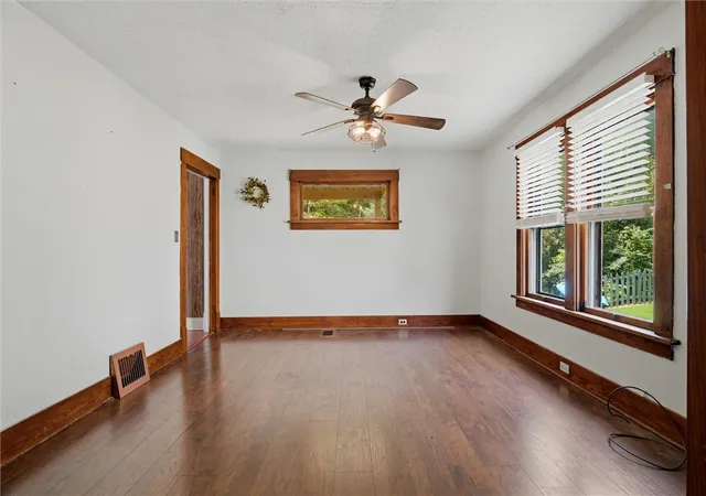 Photo 4 of Single family home for sale at 98 Baker Ave, Hermitage, PA 16148 | MLS# 1770032 | Listing updated on 2026-09-23