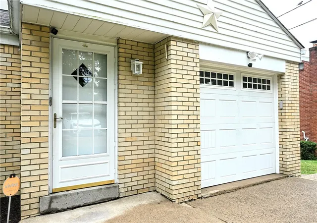 Photo 2 of Single family home for sale at 2105 Ridge Rd, Elizabeth Twp/boro, PA 15135 | MLS# 1770120 | Listing updated on 2026-08-23