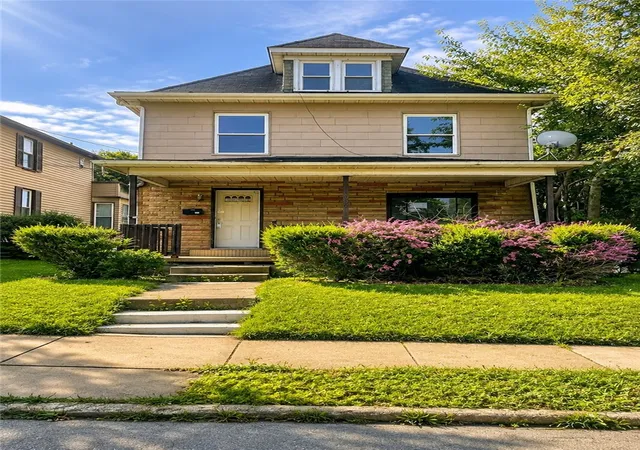 Photo 2 of Single family home for sale at 820 Lathrop St, New Castle, PA 16101 | MLS# 1770119 | Listing updated on 2026-08-17