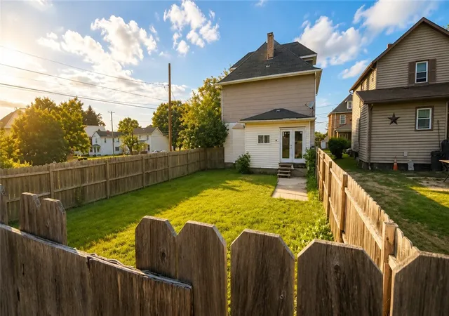 Photo 3 of Single family home for sale at 820 Lathrop St, New Castle, PA 16101 | MLS# 1770119 | Listing updated on 2026-08-17