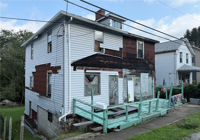 Photo 2 of Single family home for sale at 7 Ridge St, Brownsville, PA 15417 | MLS# 1770132 | Listing updated on 2026-08-17