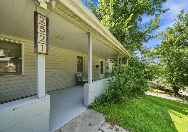 Photo 2 of Single family home for sale at 2521 Portland St, Hempfield Twp, PA 15634 | MLS# 1770126 | Listing updated on 2026-08-25