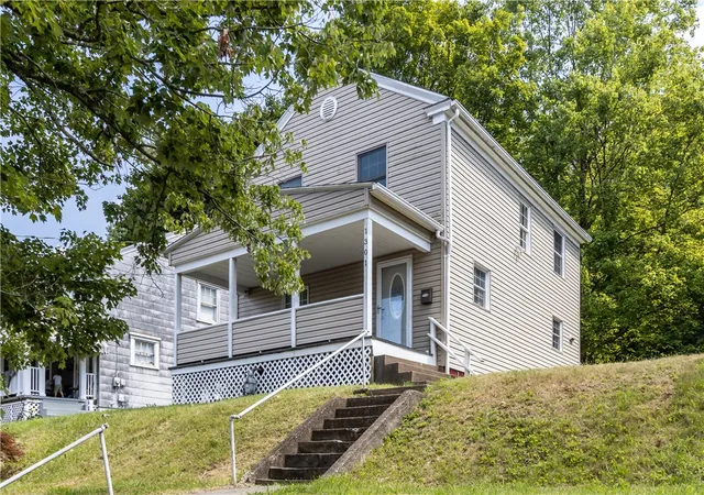 Photo 1 of Single family home for sale at 1301 Wade St, Aliquippa, PA 15001 | MLS# 1770156 | Listing updated on 2026-08-22