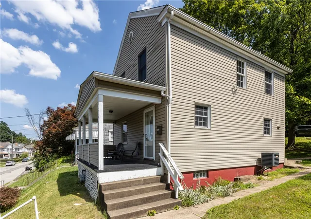 Photo 2 of Single family home for sale at 1301 Wade St, Aliquippa, PA 15001 | MLS# 1770156 | Listing updated on 2026-08-22