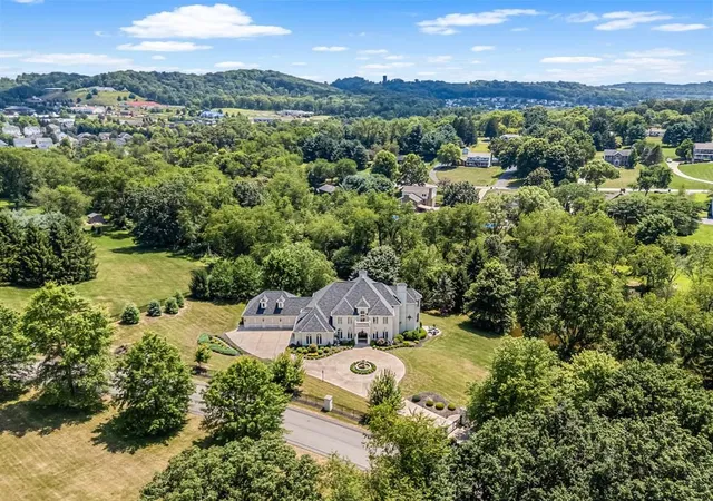Photo 3 of Single family home for sale at 108 Carriage Hl Dr, Adams Twp, PA 16046 | MLS# 1770193 | Listing updated on 2026-08-18