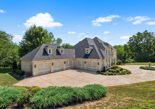Photo 4 of Single family home for sale at 108 Carriage Hl Dr, Adams Twp, PA 16046 | MLS# 1770193 | Listing updated on 2026-08-18