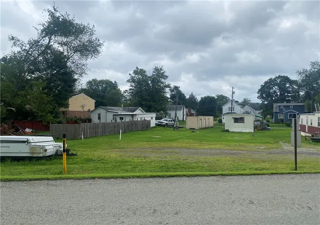 Photo 3 of Single family home for sale at 528 W Vincent St, Ligonier Boro, PA 15658 | MLS# 1770238 | Listing updated on 2026-08-18