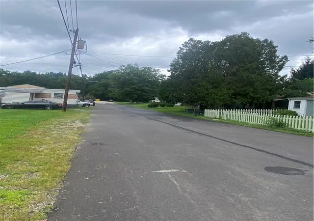 Photo 4 of Single family home for sale at 528 W Vincent St, Ligonier Boro, PA 15658 | MLS# 1770238 | Listing updated on 2026-08-18