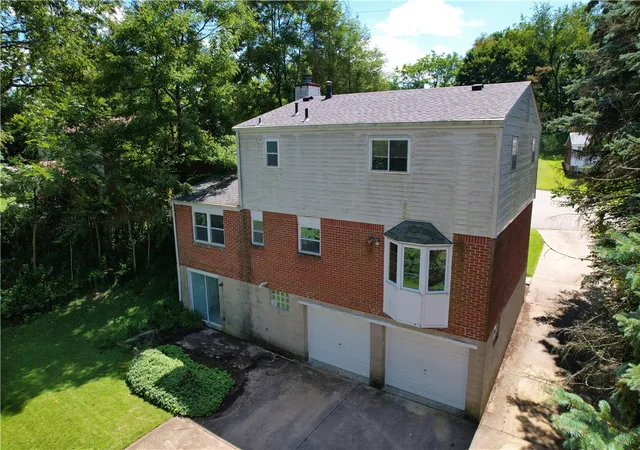 Photo 3 of Single family home for sale at 121 Knoll Dr, Penn Hills, PA 15147 | MLS# 1770253 | Listing updated on 2026-08-25