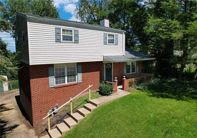 Photo 4 of Single family home for sale at 121 Knoll Dr, Penn Hills, PA 15147 | MLS# 1770253 | Listing updated on 2026-08-25